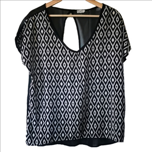 YDE Sheer blouse. Size large. EUC